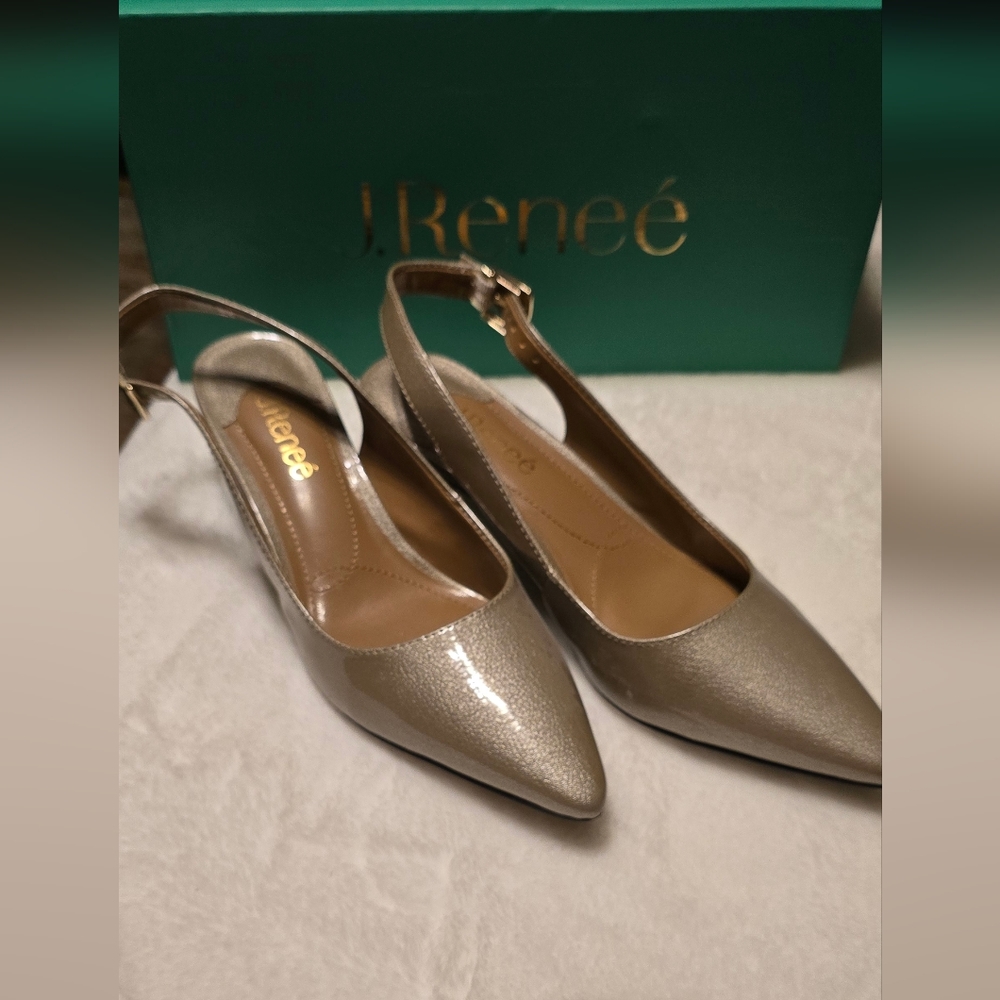 J.Renee Silver Pointed Toe Heels with Glossy Finish